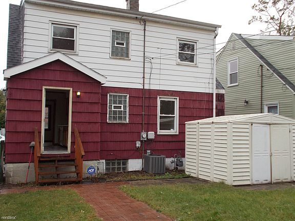 7539 Magnolia Back of House