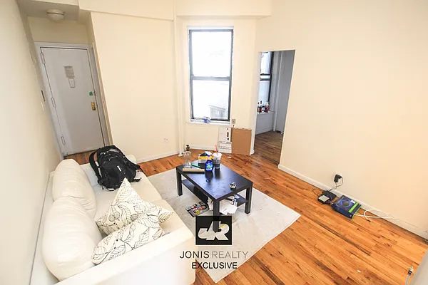 Rented by Jonis Realty | media 16