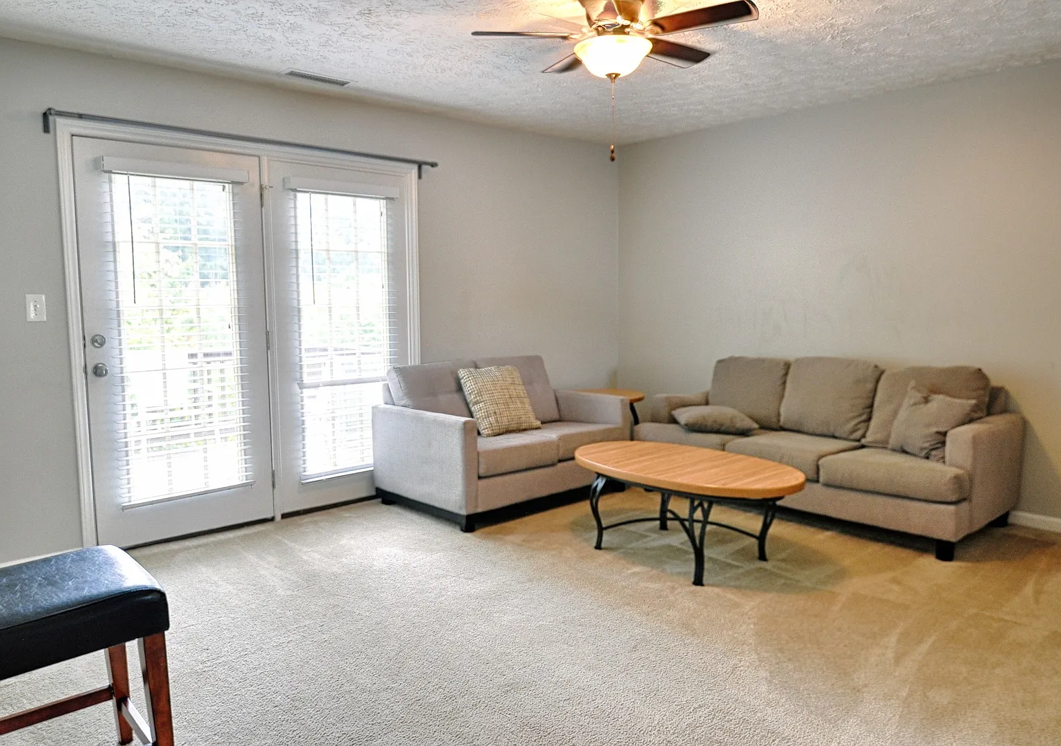 Amazing 4 bed/2 bath split level home conveniently located near RTP with fenced yard! — Photo 2