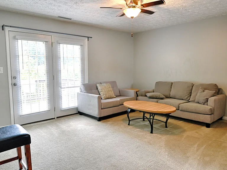 2807 Bombay Dr — Photo 2