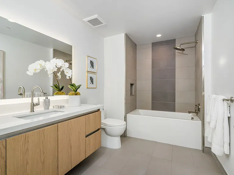 Reeves Place LA — Photo 31