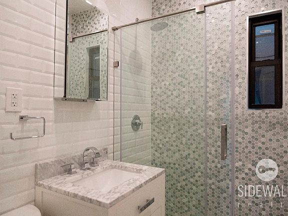 5th image of 209 Nassau Ave APT 2R