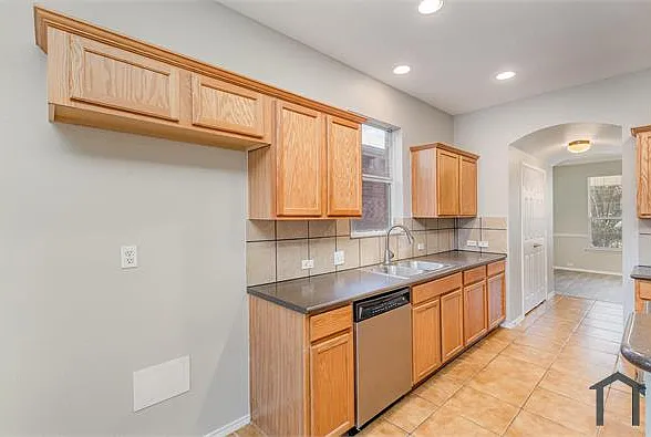 506 Niagara Falls Dr — Photo 8