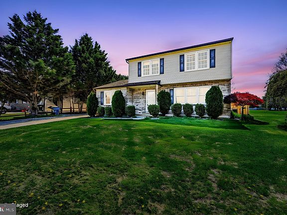 2nd image of 12 Laurie Ct