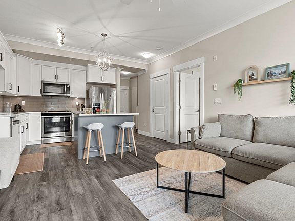 5th image of 45761 Stevenson Rd #302