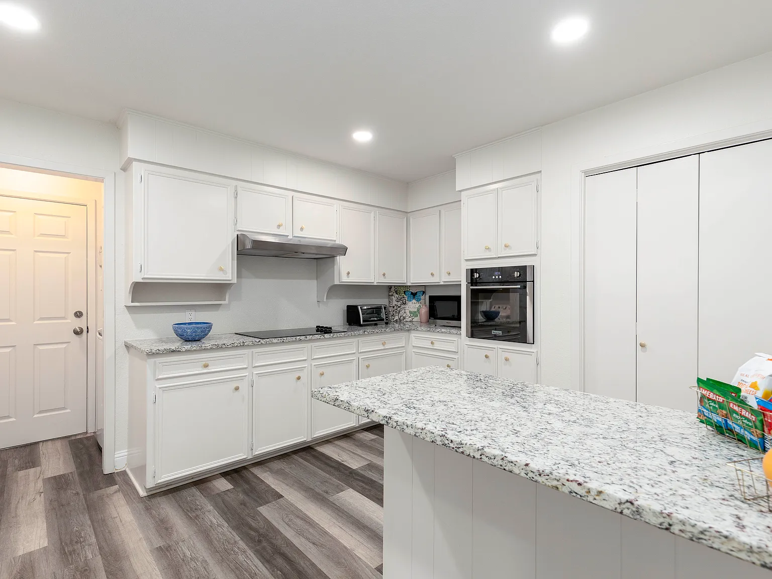 2 bed, 1417 sqft, $3,900 — Photo 4