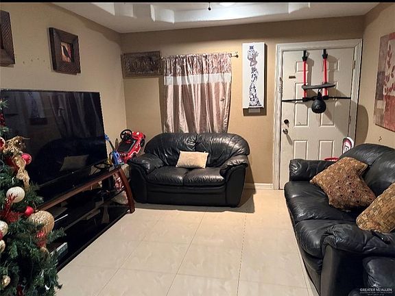 5th image of 821 La Camelia