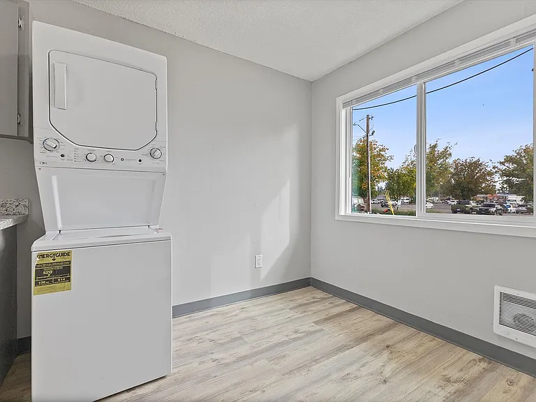 Executive East — Photo 33