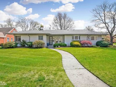 1100 Elford Ct, Grosse Pointe Woods, MI, 48236