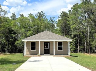 38 W Crocus Ave, Defuniak Springs, FL 32433