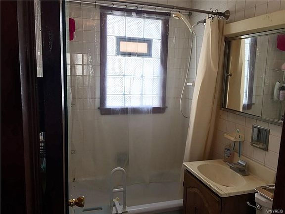 5th image of 82 Crescent Ct