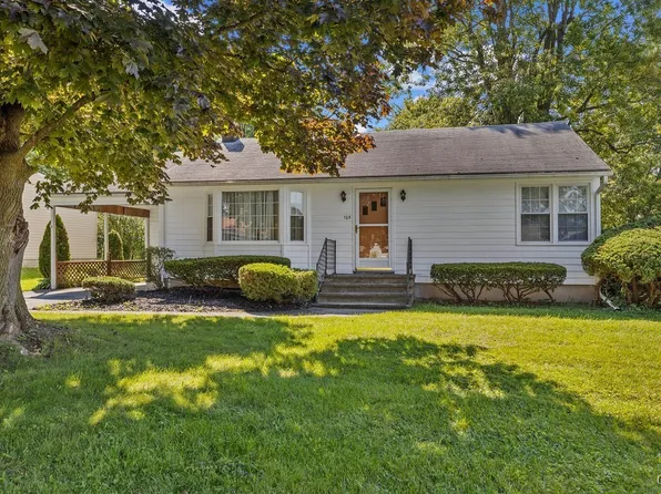 105 3rd St, Canastota, NY 13032