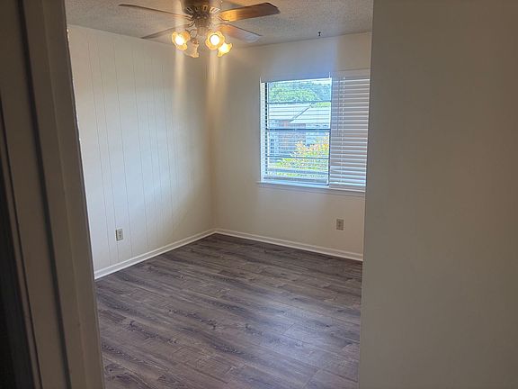 4th image of 2018 Sanford Dr #1-12