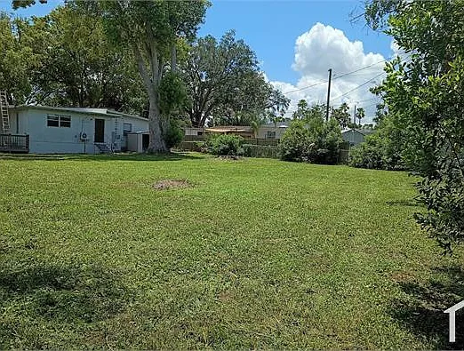 208 Hillside Dr — Photo 4