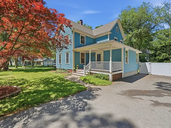 39 Beacon St, Amesbury, MA 01913
