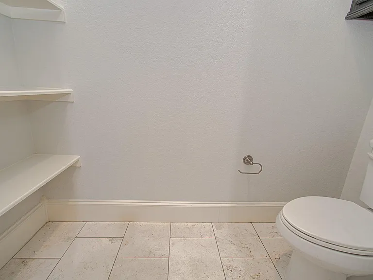 1012 Robbie St — Photo 35