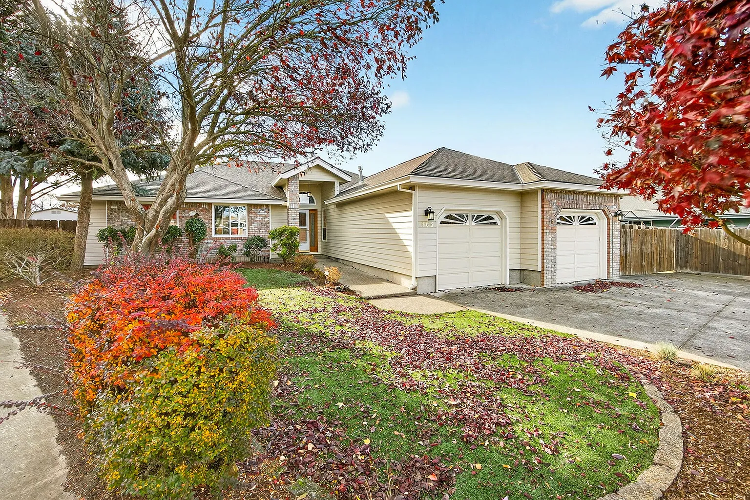 465 Creekside Cir photo 1