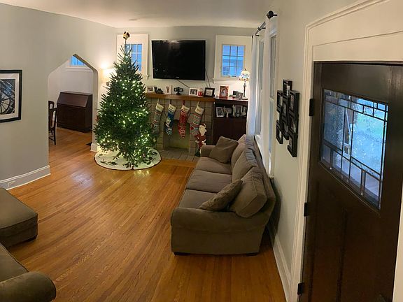 2nd image of 3532 Pape Ave