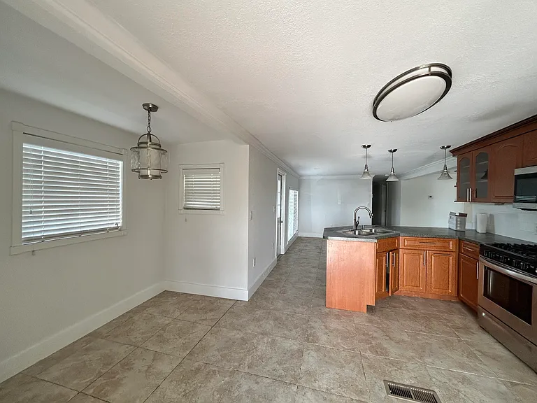100 Sunset Ln — Photo 11