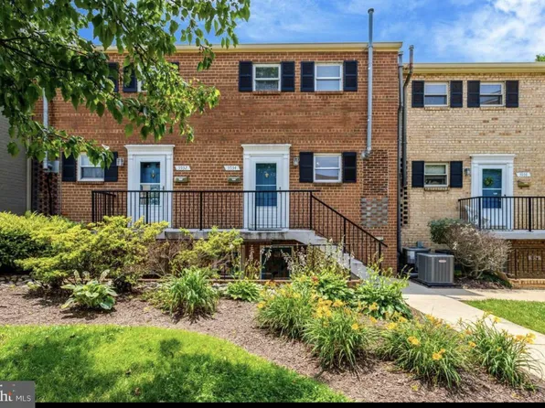 5934 Mayflower Ct, Alexandria, VA 22312