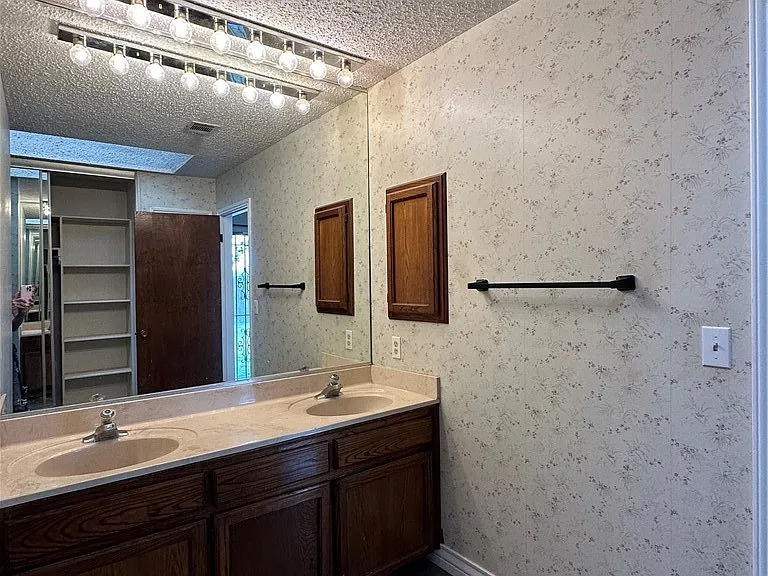 2429 Woodway Dr — Photo 15