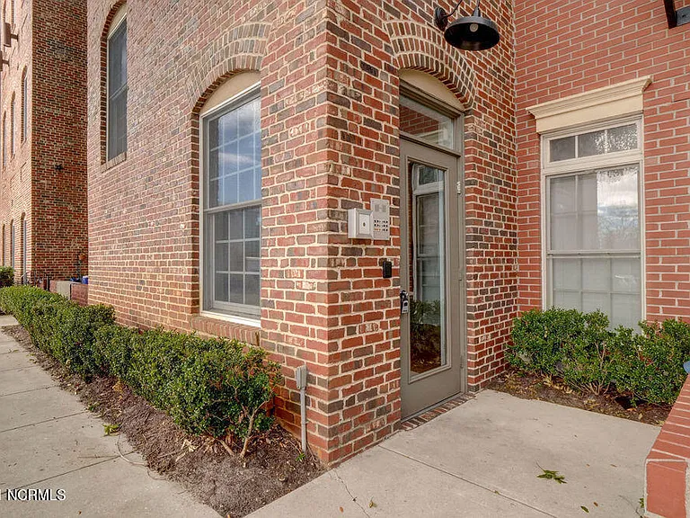 715 N 4th St #302 — Photo 3