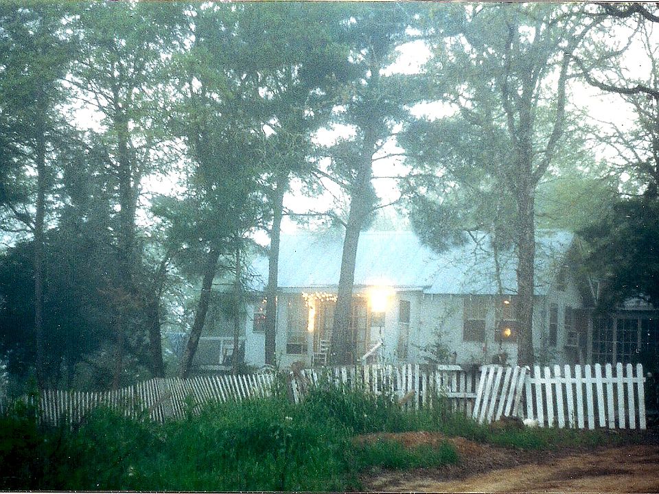 1st image of 220 Lake View Dr