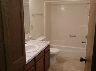 1444 E Gateway Cir S APT 15, Fargo, ND 58103