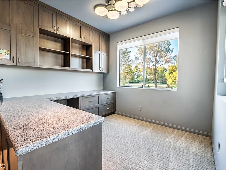 980 Vegas Valley Dr — Photo 18