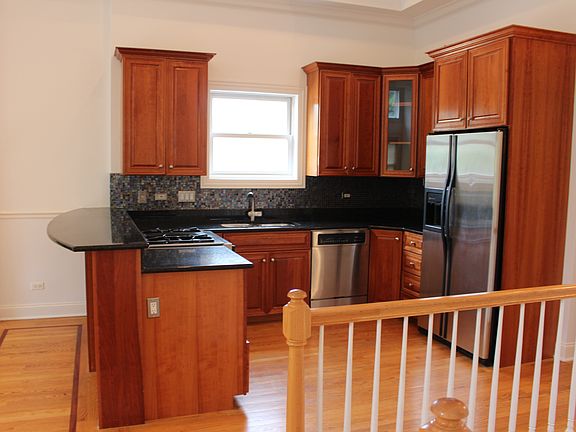 3rd image of 2043 N Bissell St #3