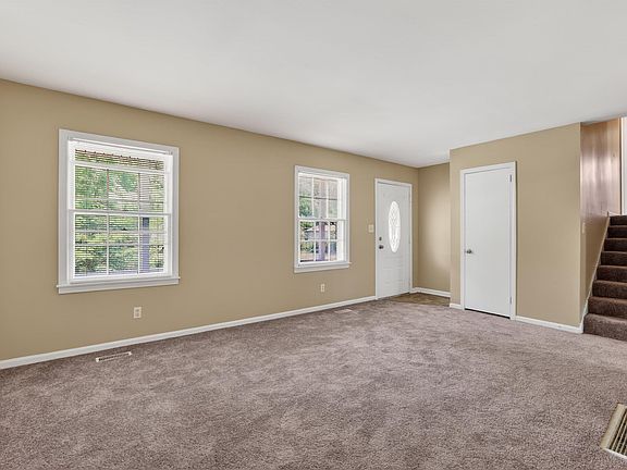 4th image of 516 Argonne Dr