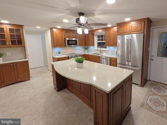 2nd image of 9403 Erin Ave