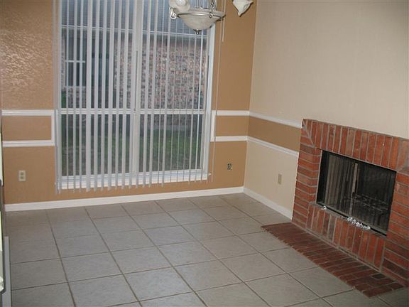 Dining room W\fireplace