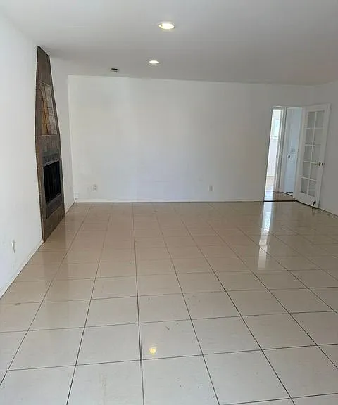 15722 Larch Ave — Photo 2