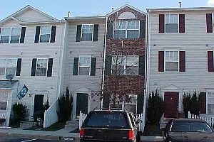 Available November 21st! 3 bedroom, 2 bath back to back townhome condo — Photo 1