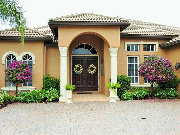 4th image of 912 SW Grand Reserves Blvd