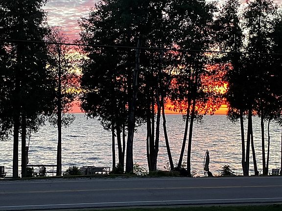 5th image of 4988 Bay Shore Dr
