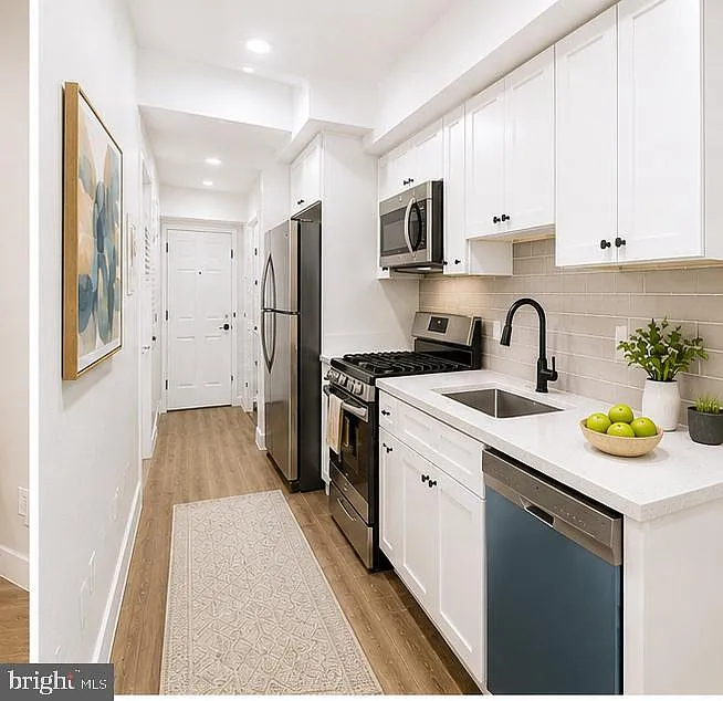 3 bed, 1.5 bath, 740 sqft, $4,750 — Photo 2