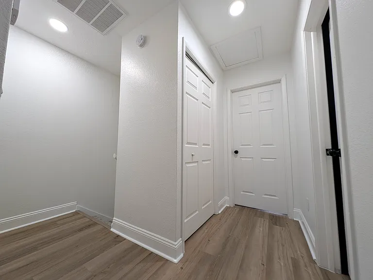705 N Himes Ave — Photo 16