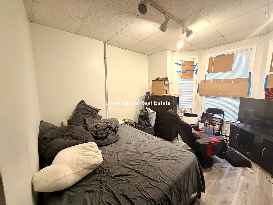 1st image of 32 Wallace St #1f
