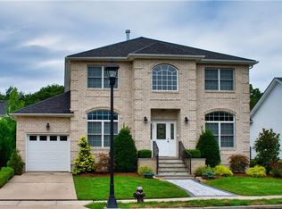 23 Dintree Ln, Staten Island, NY 10307