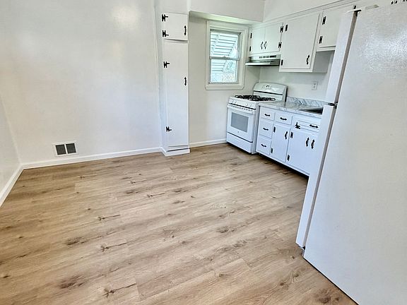 4th image of 85 Wood Pl