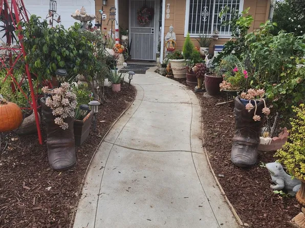 700 Deerwood Ct, Madera, CA 93637