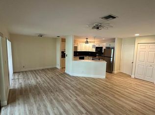 14 Lexington Ln E APT C, Palm Beach Gardens, FL 33418