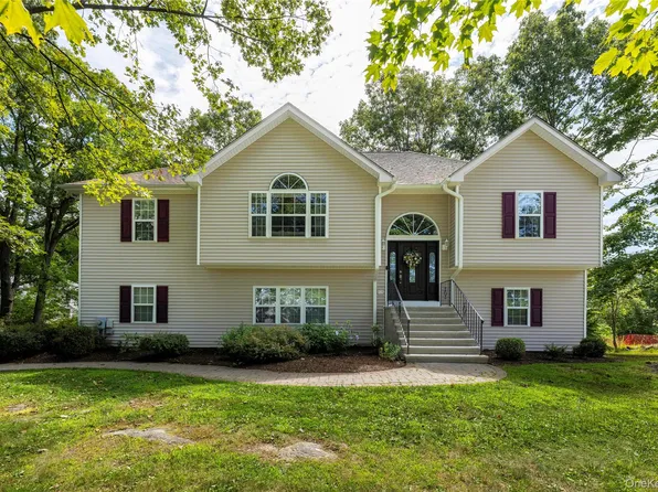 24 Appalachian W, Hopewell Junction, NY 12533