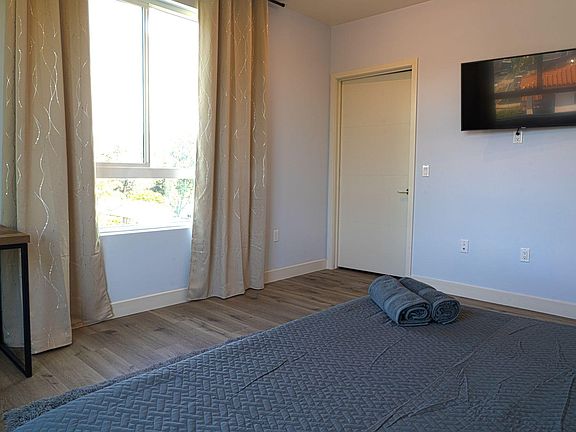 4th image of 10737 Hortense St #201