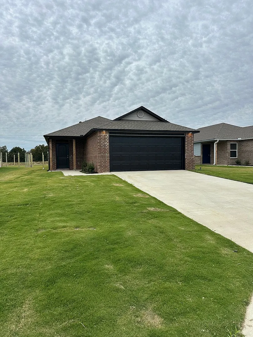 Pre-Leasing Now! Discover This Charming Three-Bedroom, Two-Bathroom Home In Jonesboro! — Photo 4