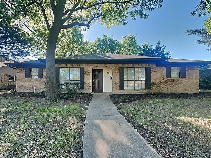 3110 Berkshire Dr — Photo 1