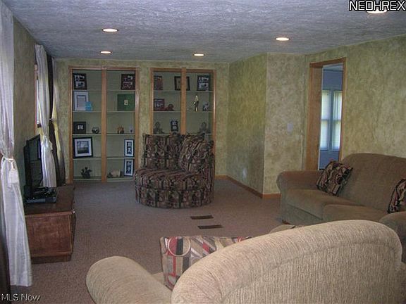 3rd image of 2823 E Paradise Street Ext