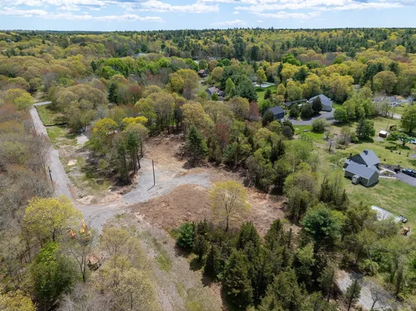 5 Julia Ln, Freetown, MA 02702